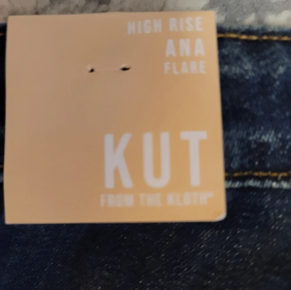 NWT Kut From The Kloth Ana Patch Pocket Flare Jeans - Size 10 - Picture 4 of 6